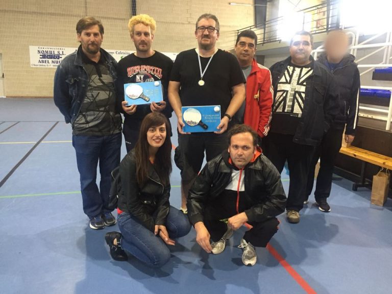 Marcos y Tano en el podio del VI Campeonato de Tenis de Mesa de Feafes Galicia